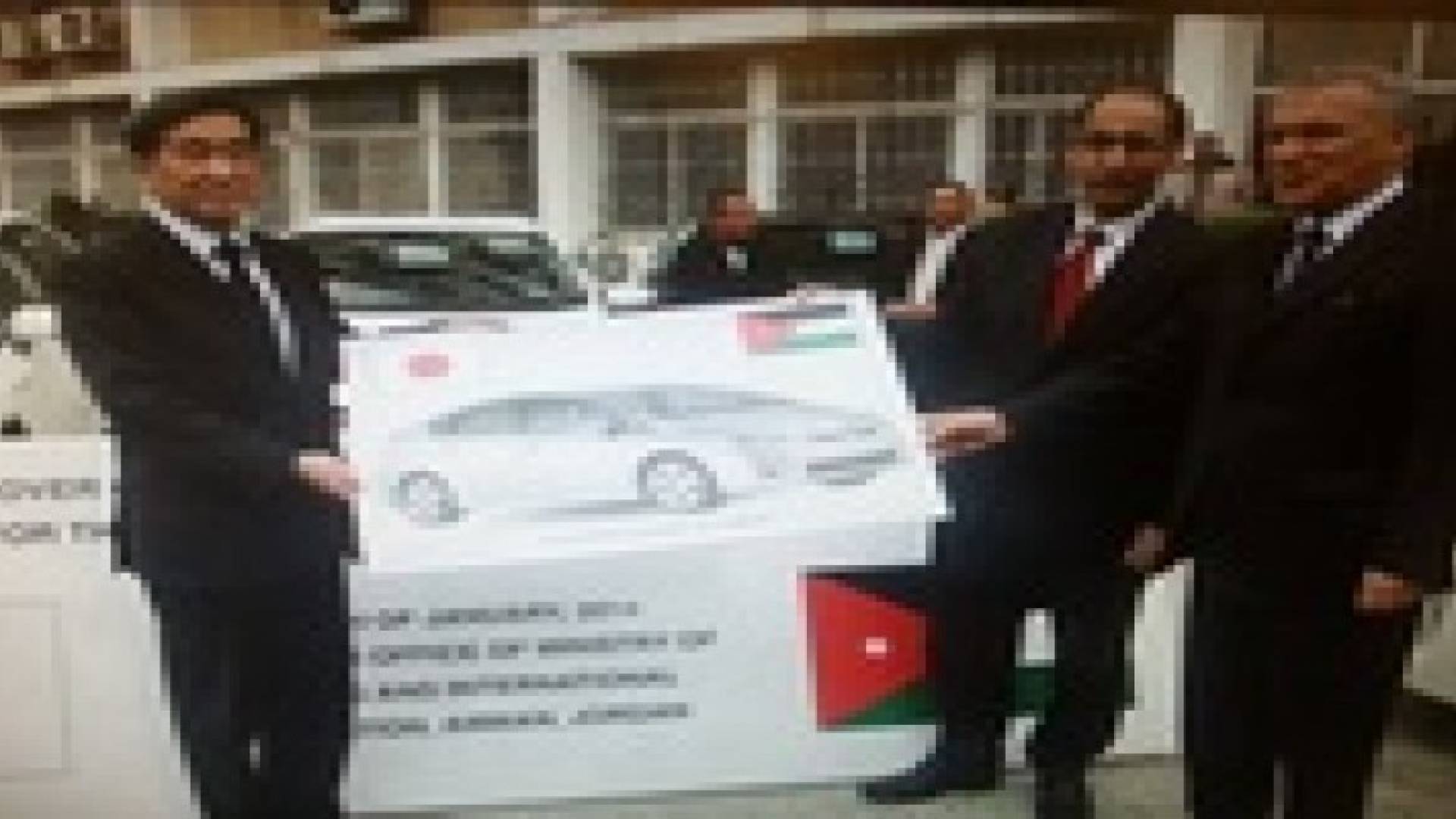 الحكومة تتسلم 110 ســيارات صـديـقة للـبيــئة