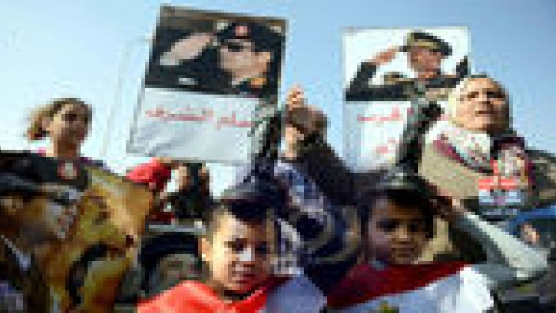 مرسي من داخل القفص : أنا الرئيس الشرعي