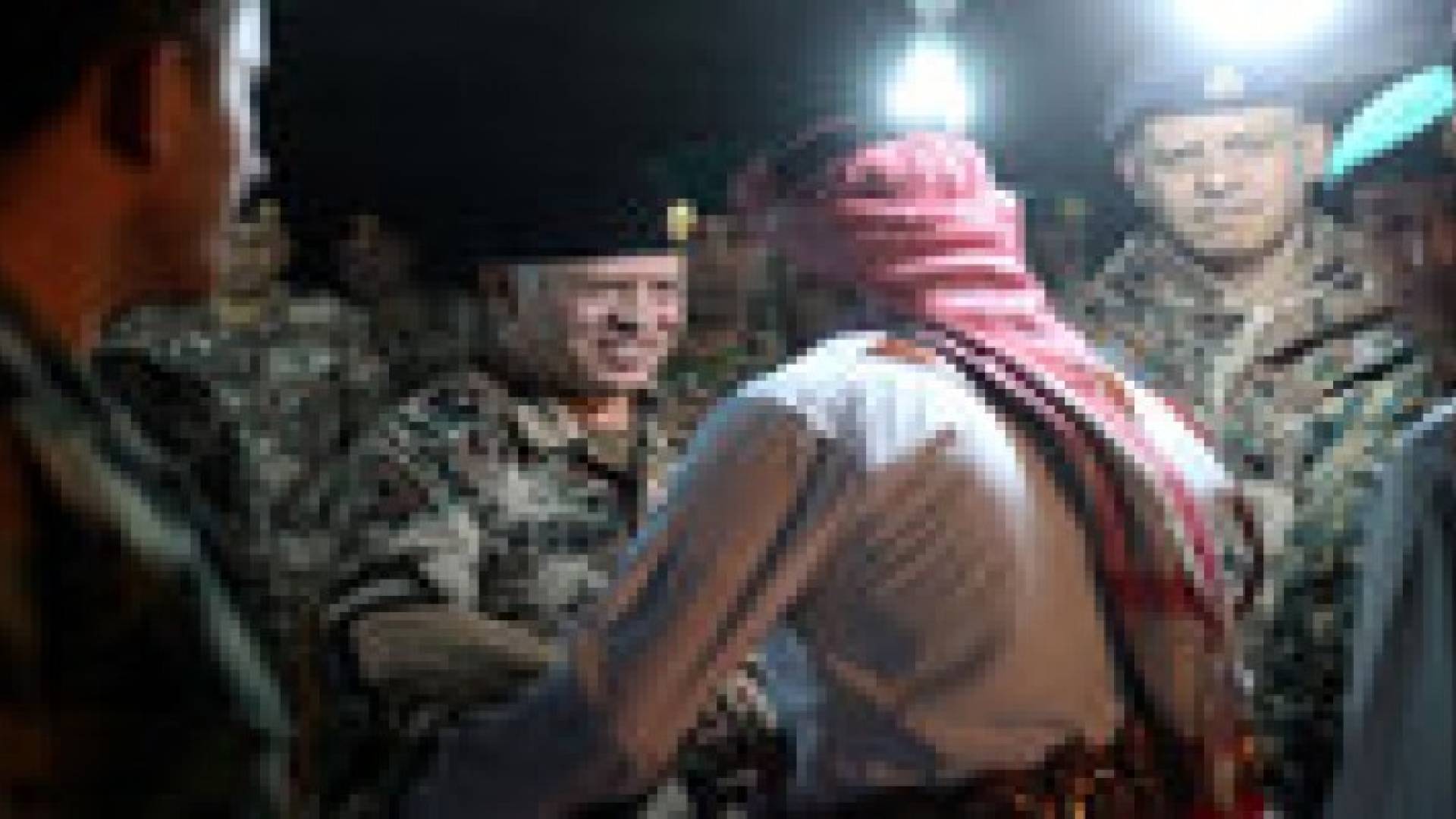 الملك يحضر ليلة سمر مع القوات المسلحة...صور