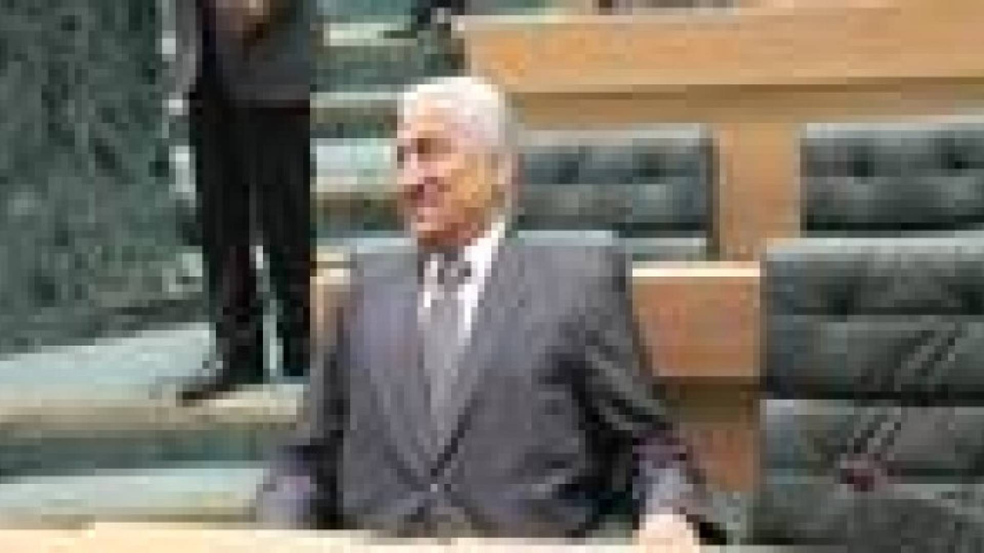 كيف يتعامل النسور مع تدخلات في فريقه الحكومي