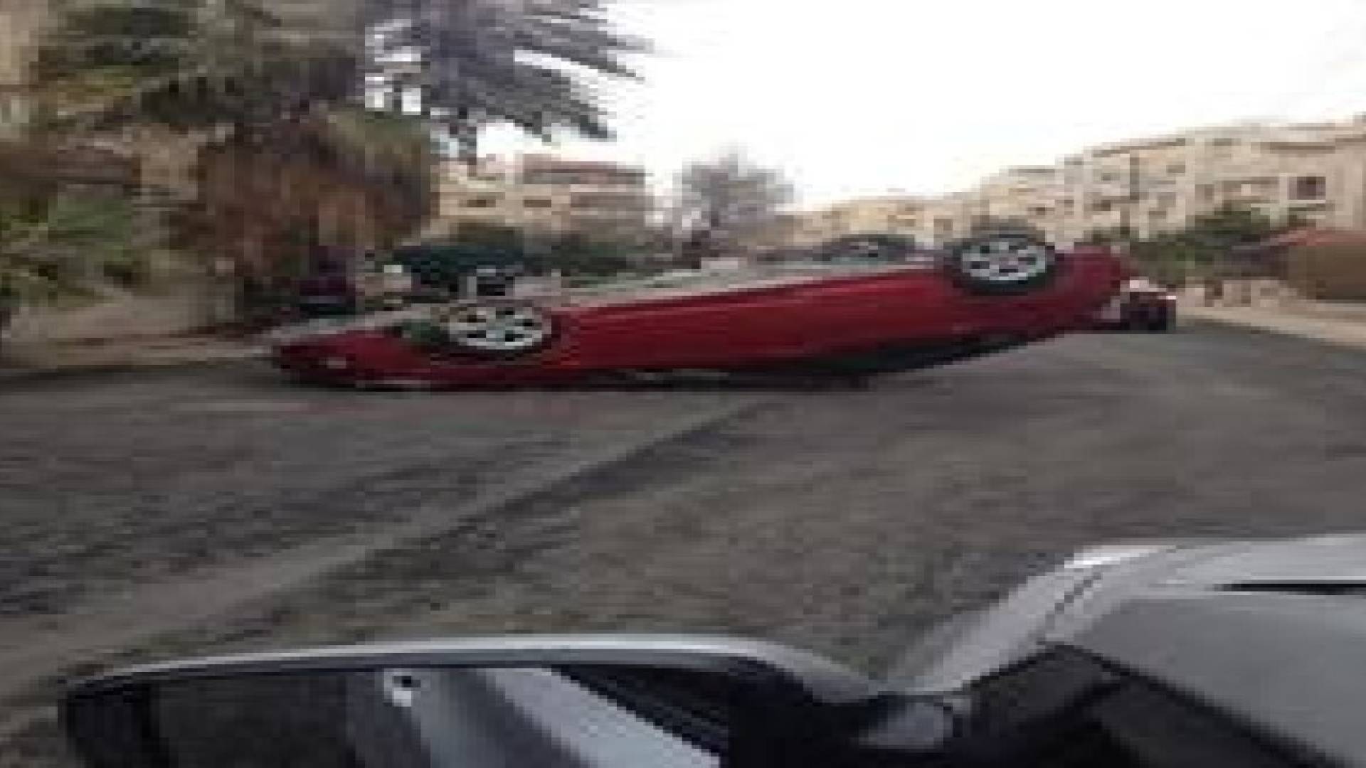 انقلاب سيارة في الرابية