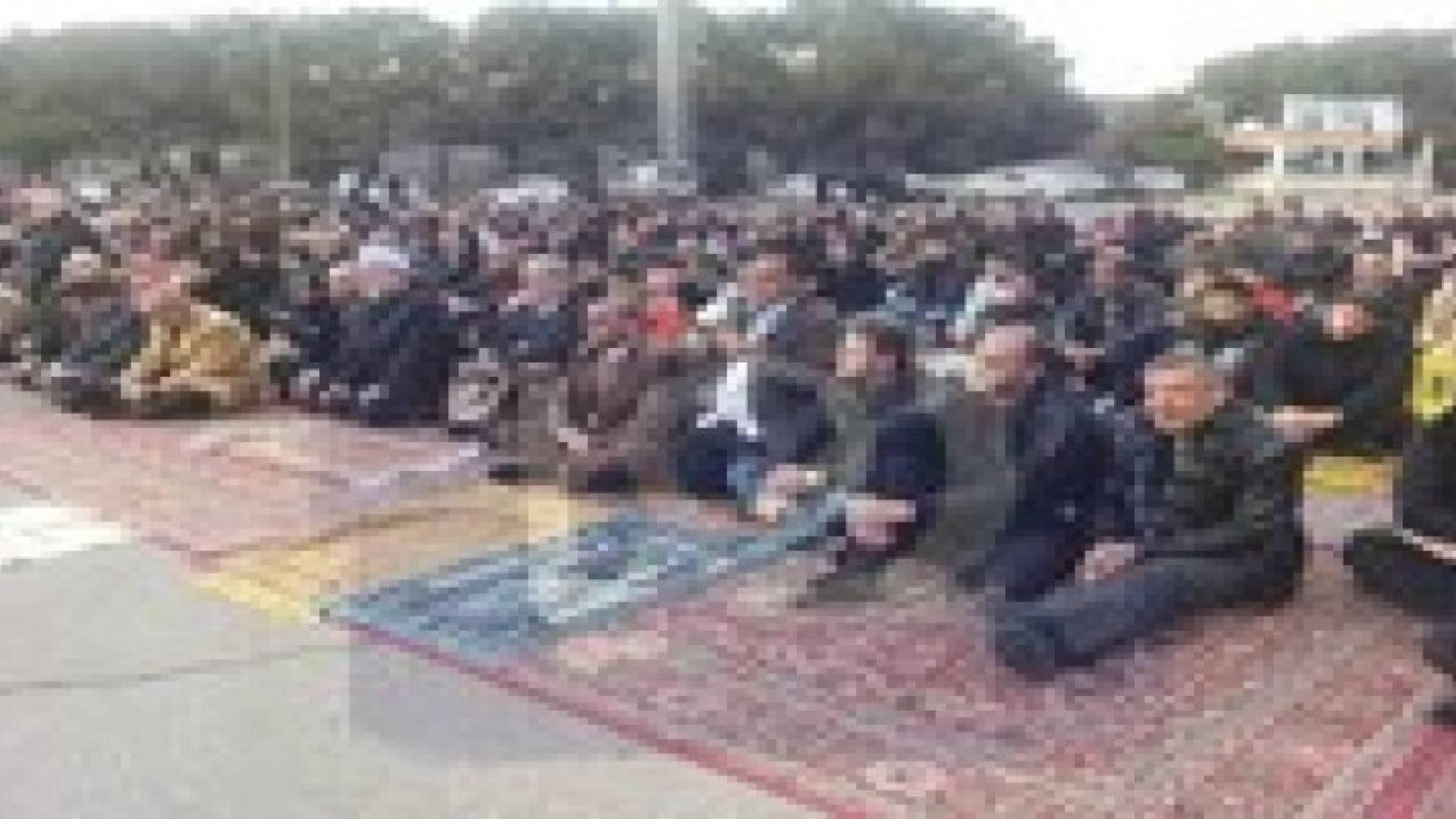 المئات يقيمون صلاة الاستسقاء في عمان "صور"