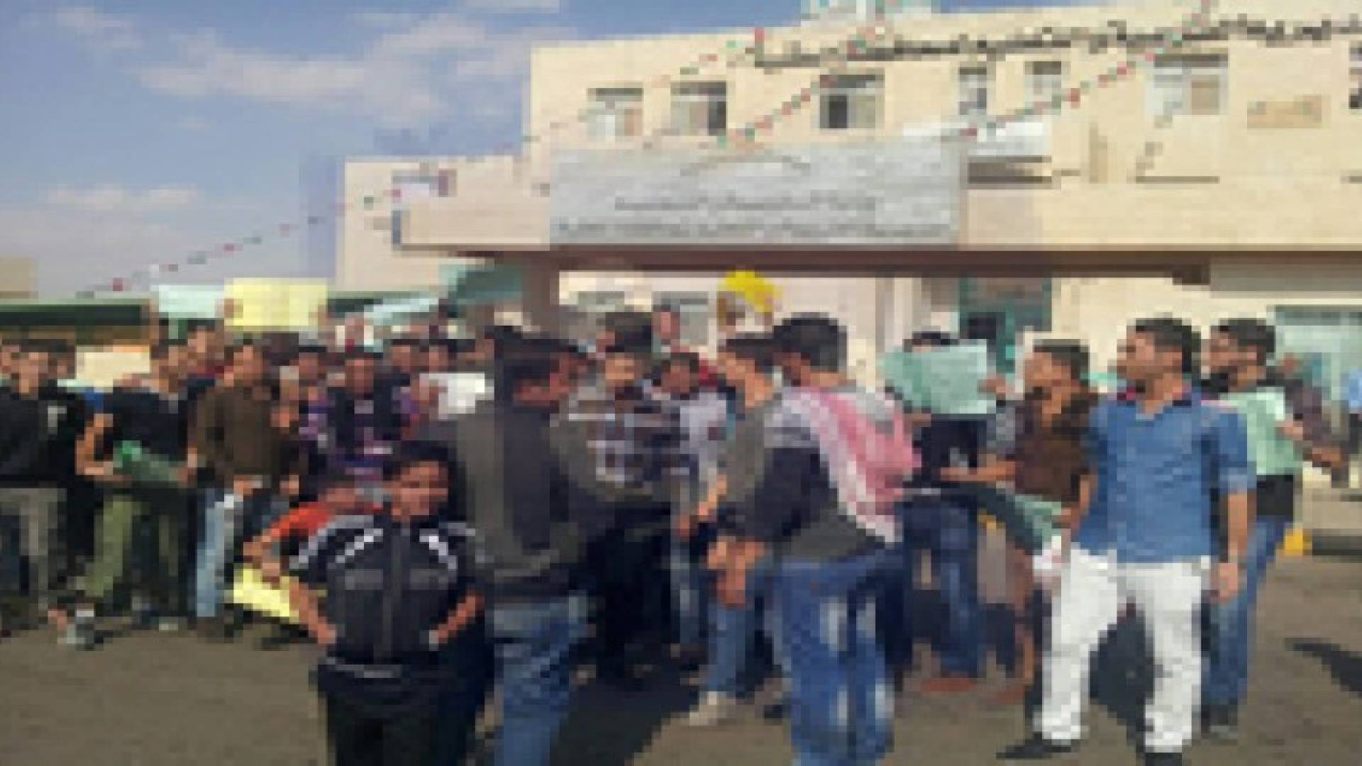 طلبة التوجيهي يعتصمون في العقبة .. صور
