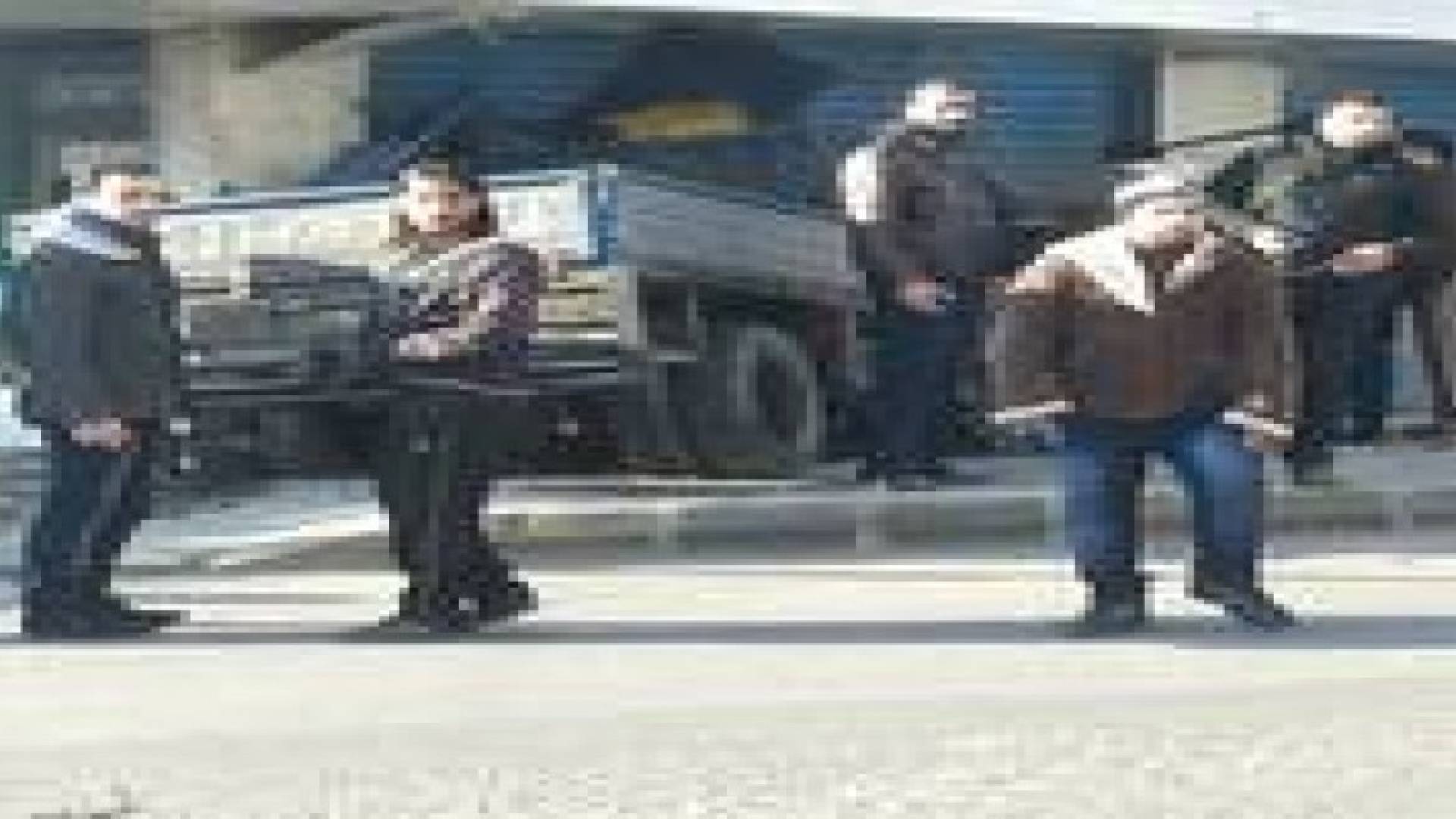 تدهور بك اب غاز على طريق الاوتستراد