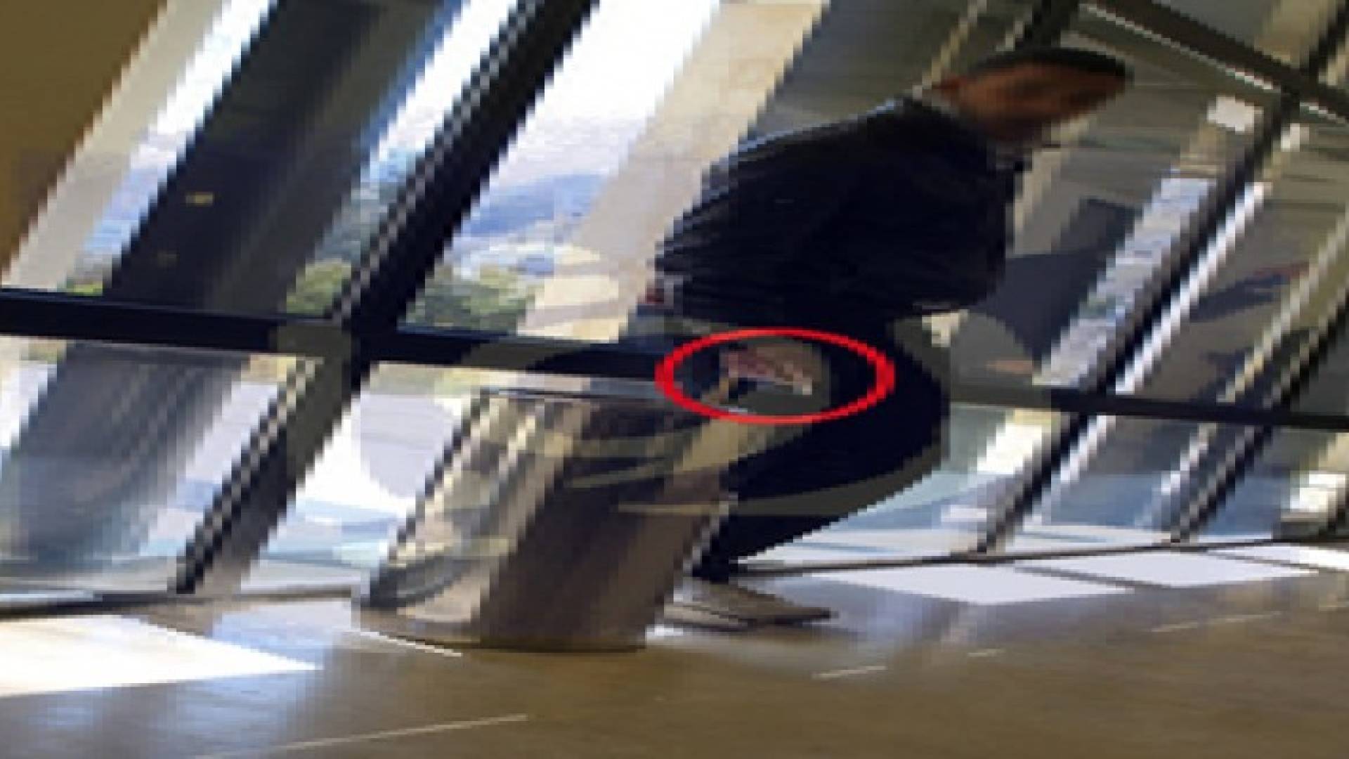 التزاما بقرار وقف التدخين: تدخين داخل مبنى الأمانة .. صور