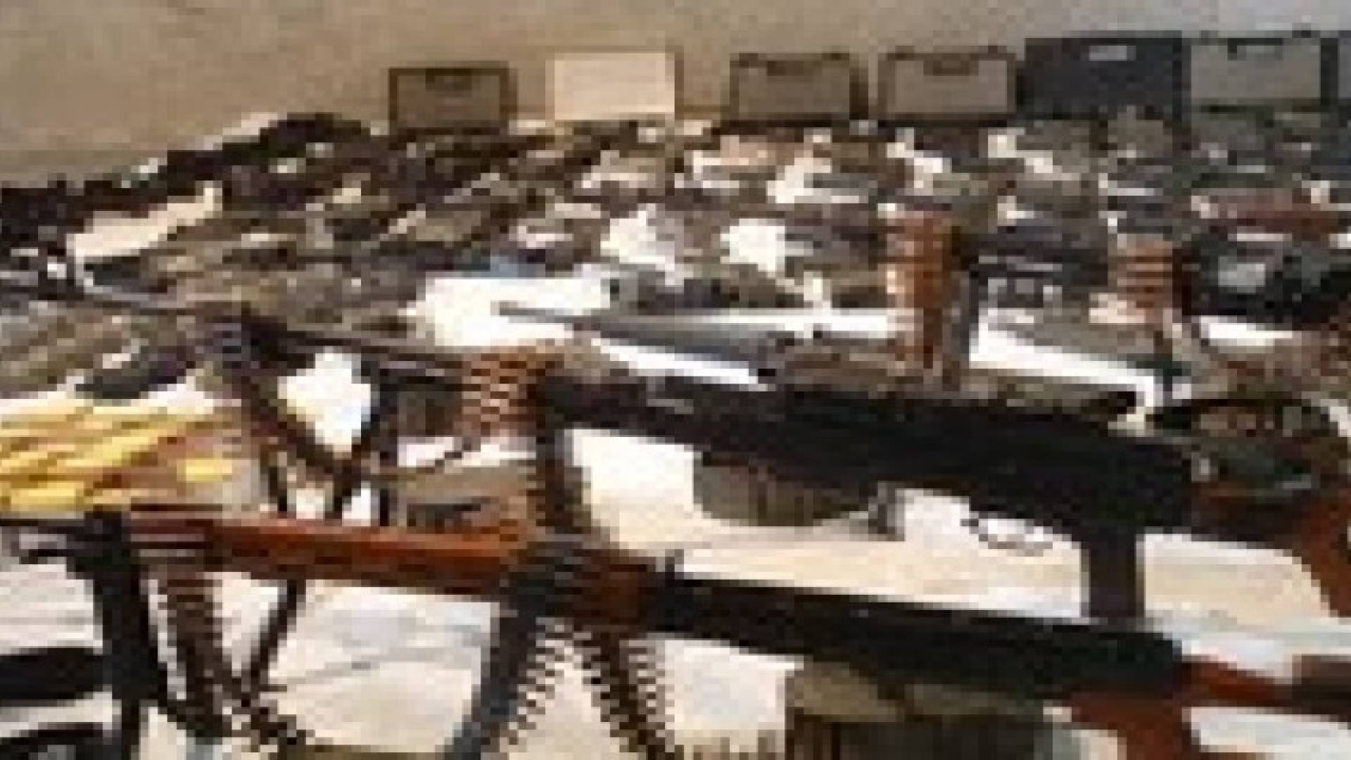 العثور على اسلحة ومتفجرات بـ"منطقة حفريات" في المقابلين