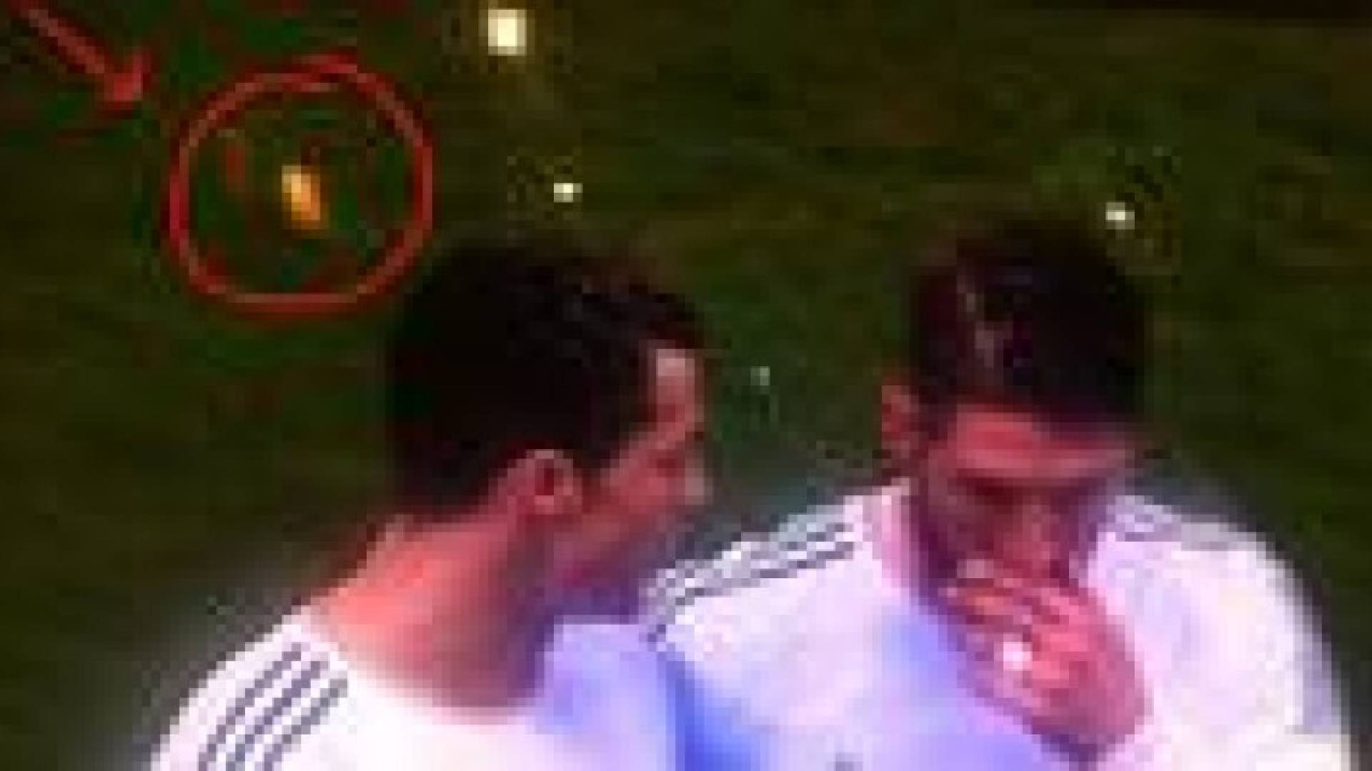 مشجع يقذف رونالدو بولاعة