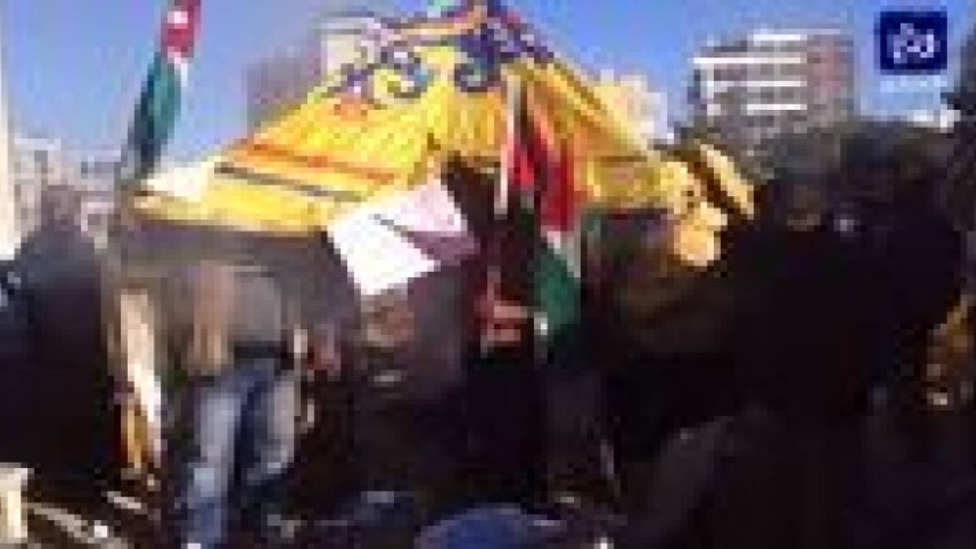 الأمن يفض اعتصام ويزيل خيمة امام وزارة العمل .. فيديو