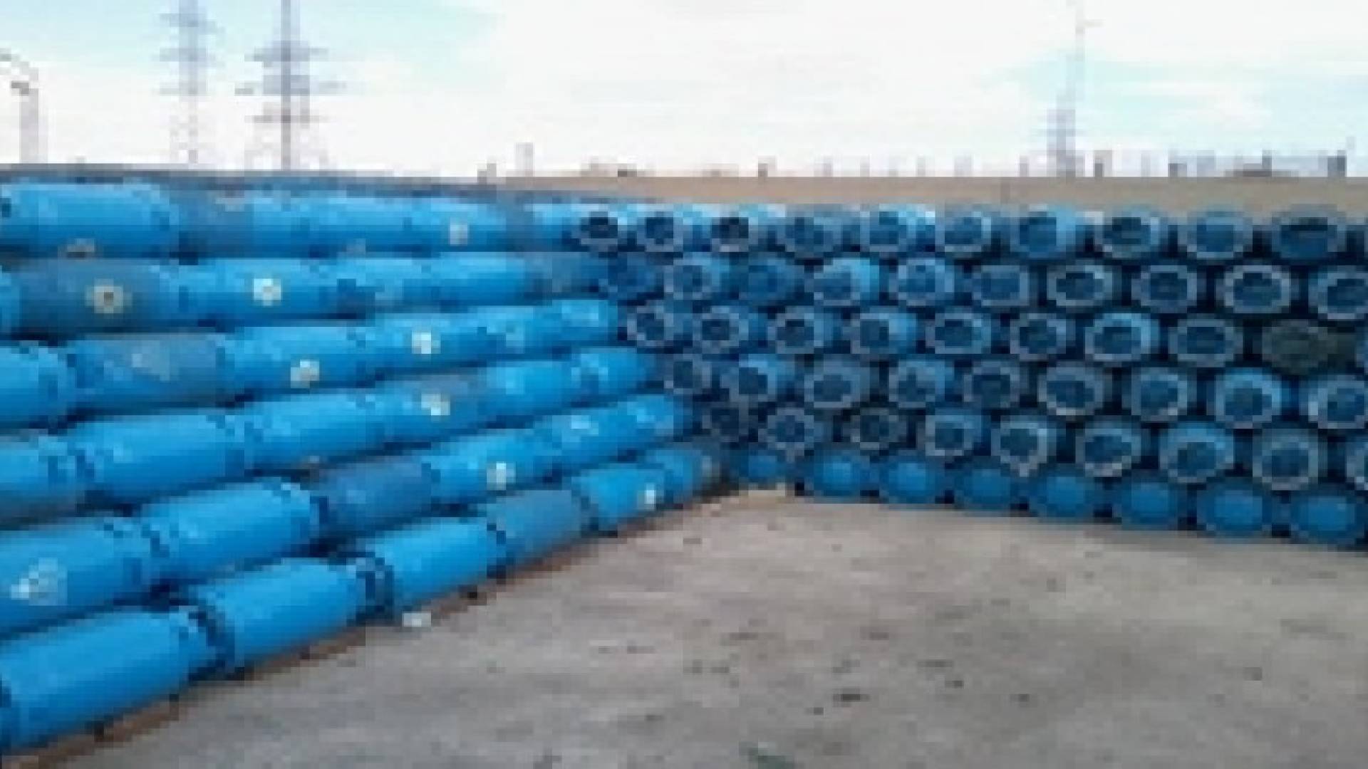 التحفظ على اسطوانات الغاز الهندية في ارض المصفاة