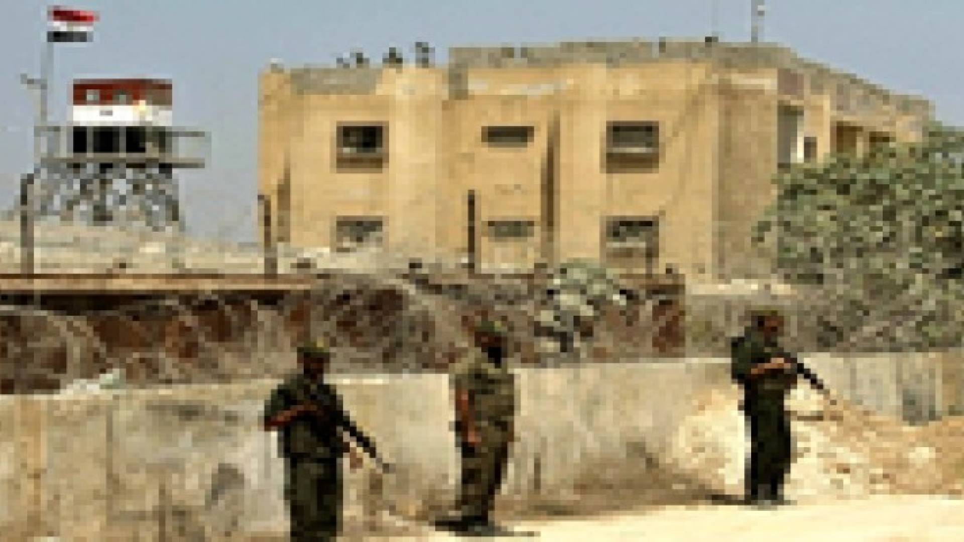 الجيش المصري يدمر منازلا وانفاقا على حدود غزة