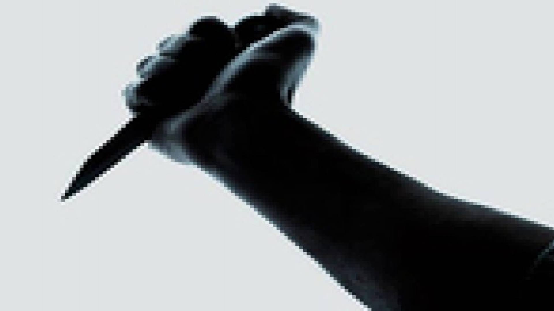 طالب توجيهي"يطعن" معلم في الطفيلة