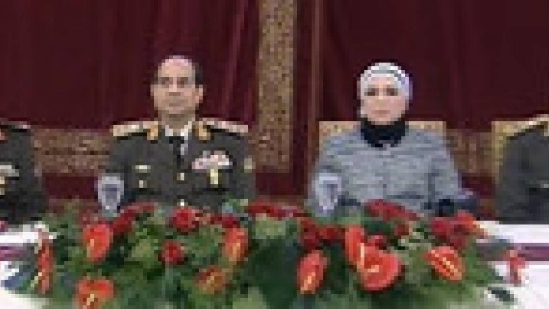 أول ظهور لزوجة السيسي يثير جدلا سياسيا واجتماعيا