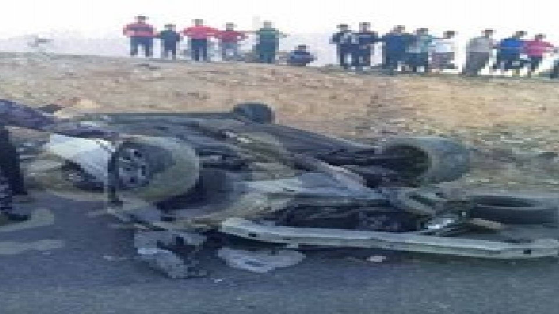 تدهور سيارة على طريق الزرقاء - اربد.. صور