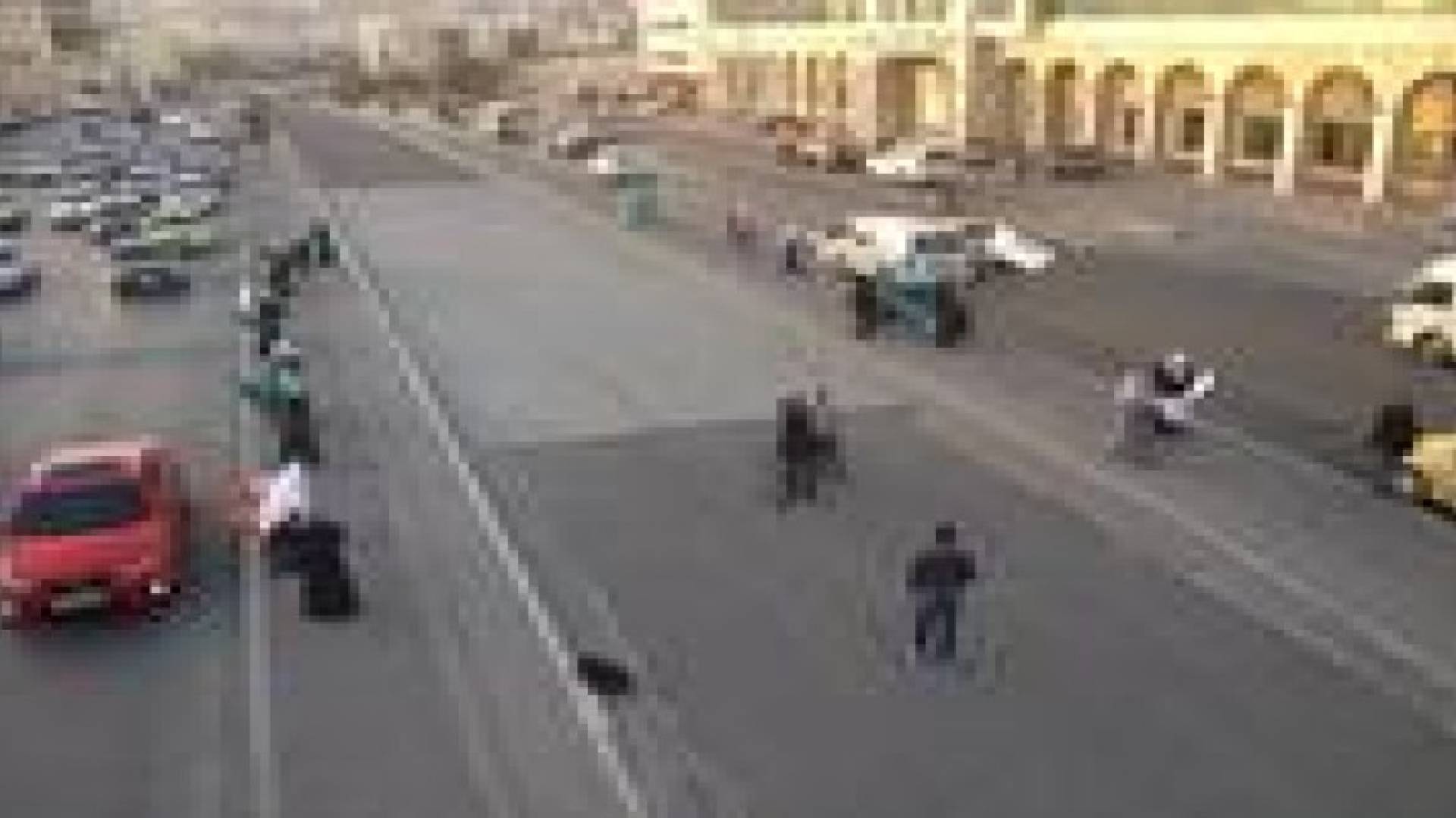 سلسلة بشرية في شارع الجامعة ... تفاصيل