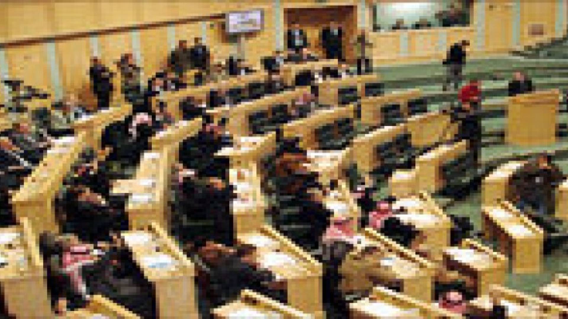 لجنة الخدمات النيابية تسعى للوصول إلى توافق حيال قطاع النقل