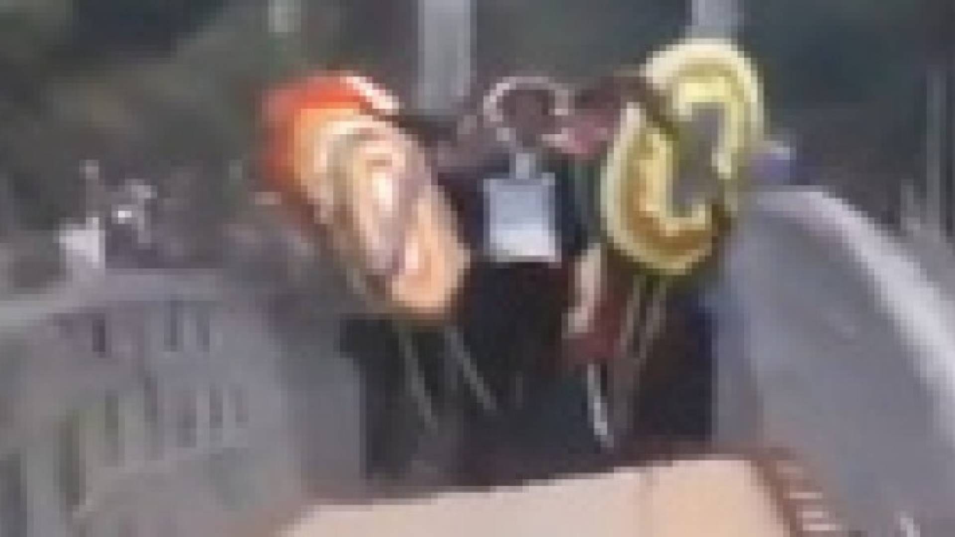 بالفيديو .. الموت يحصد أرواح 8 أشخاص في طريقهم إلى مقبرة