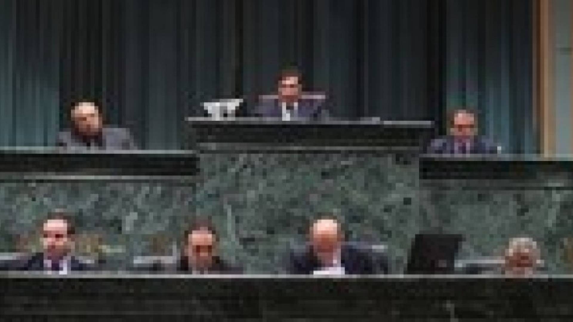 النواب الحاضرون والمتغيبون بعذر وبدون عذر عن جلسة مجلس النواب الصباحية