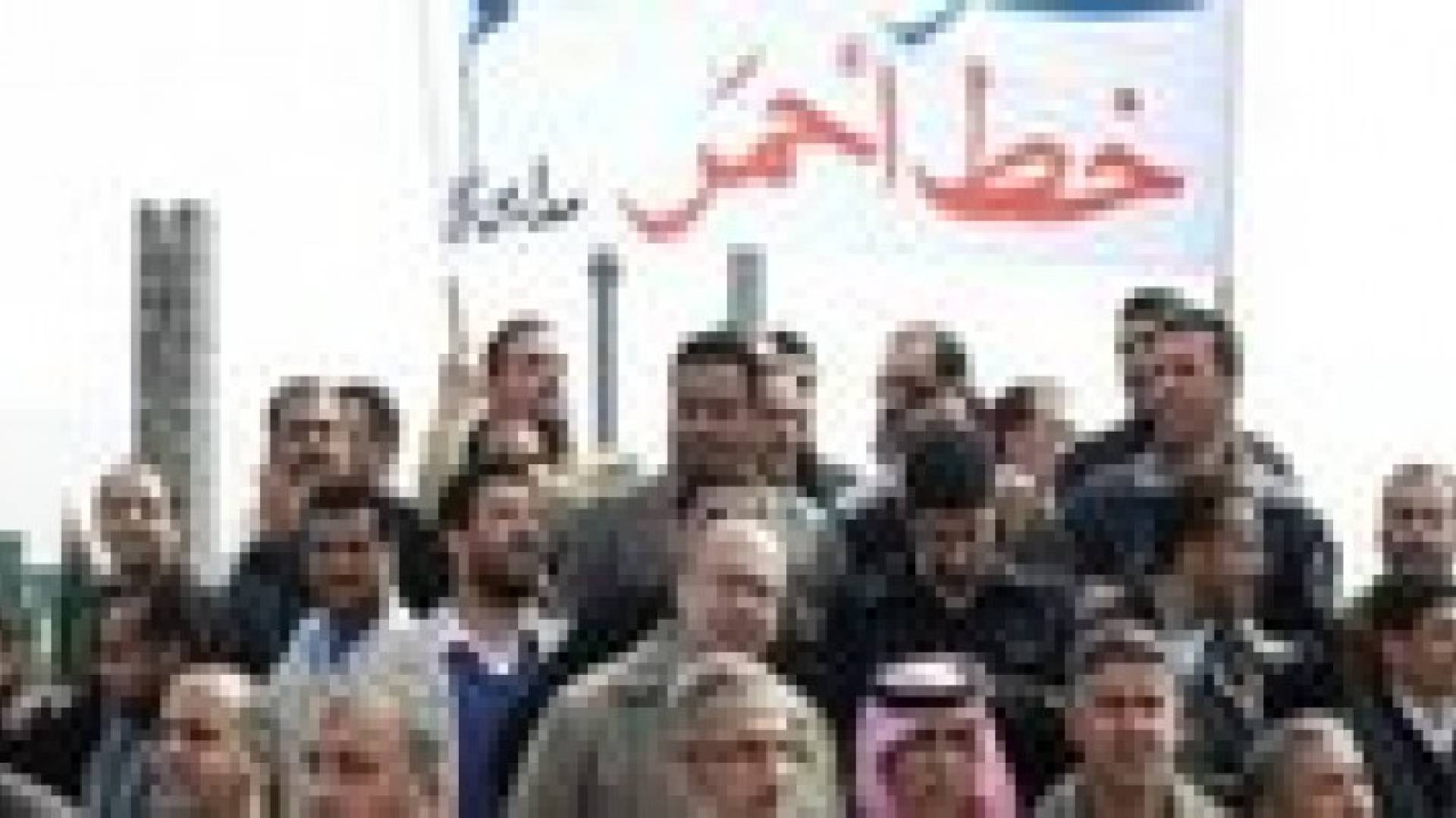 المعلمون يعتصمون امام رئاسة الوزراء رفضا لقانون الخدمة المدنية