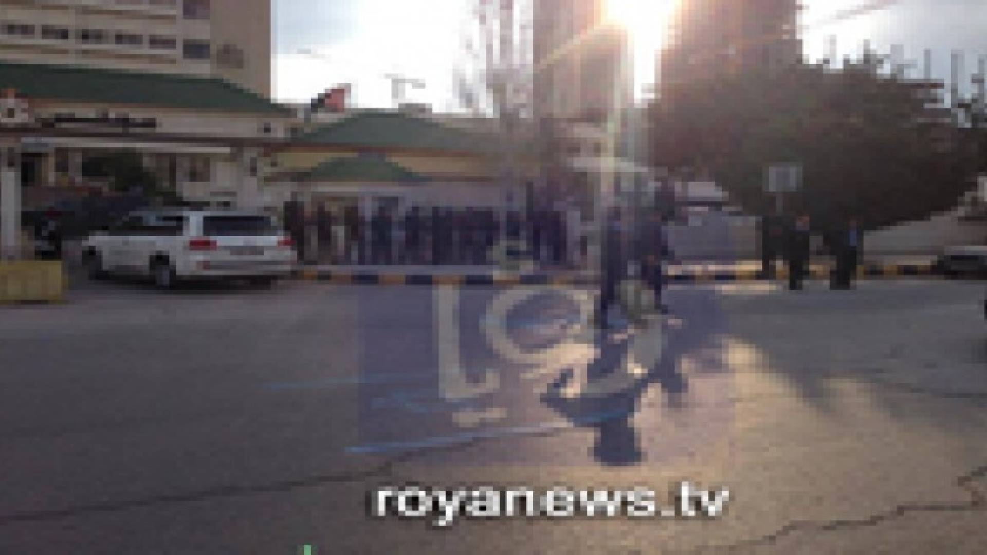 نشطاء يطالبون بالرد على اغتيال زعيتر من امام مجلس النواب