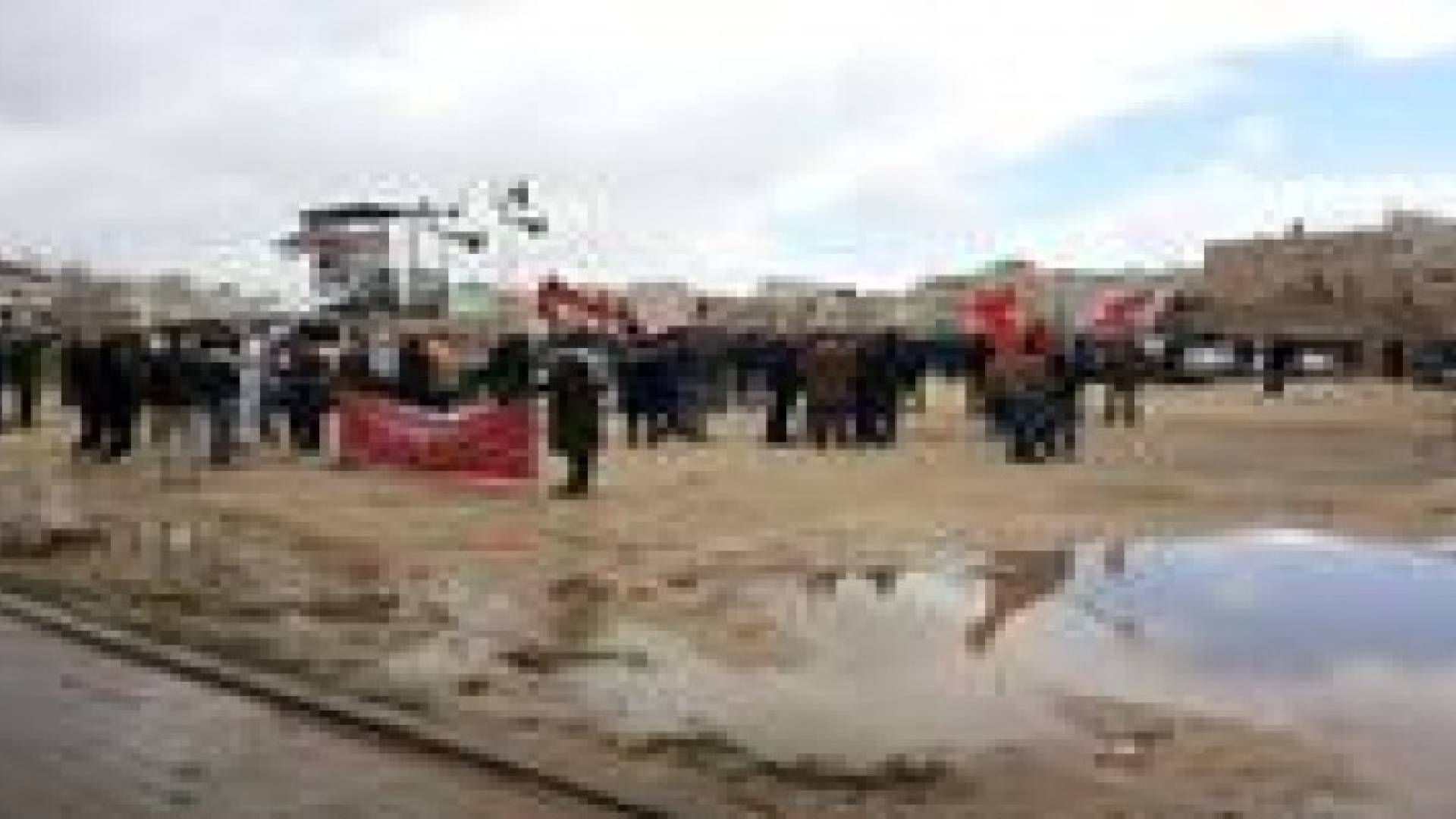 اشتباكات محدودة بين المتظاهرين وقوات الامن قرب السفارة الإسرائيلية في عمان