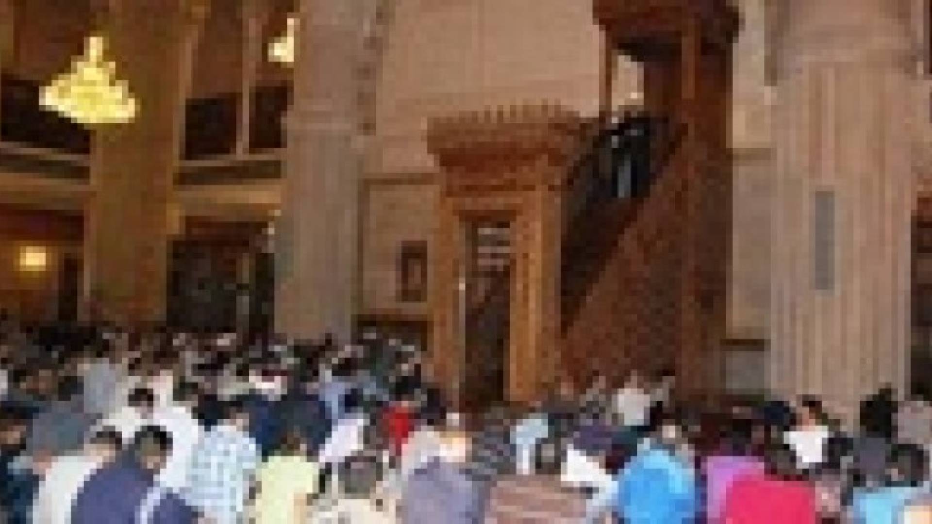 أئمة يهددون بترك منابر الخطابة في حال استقدام خطباء من مصر