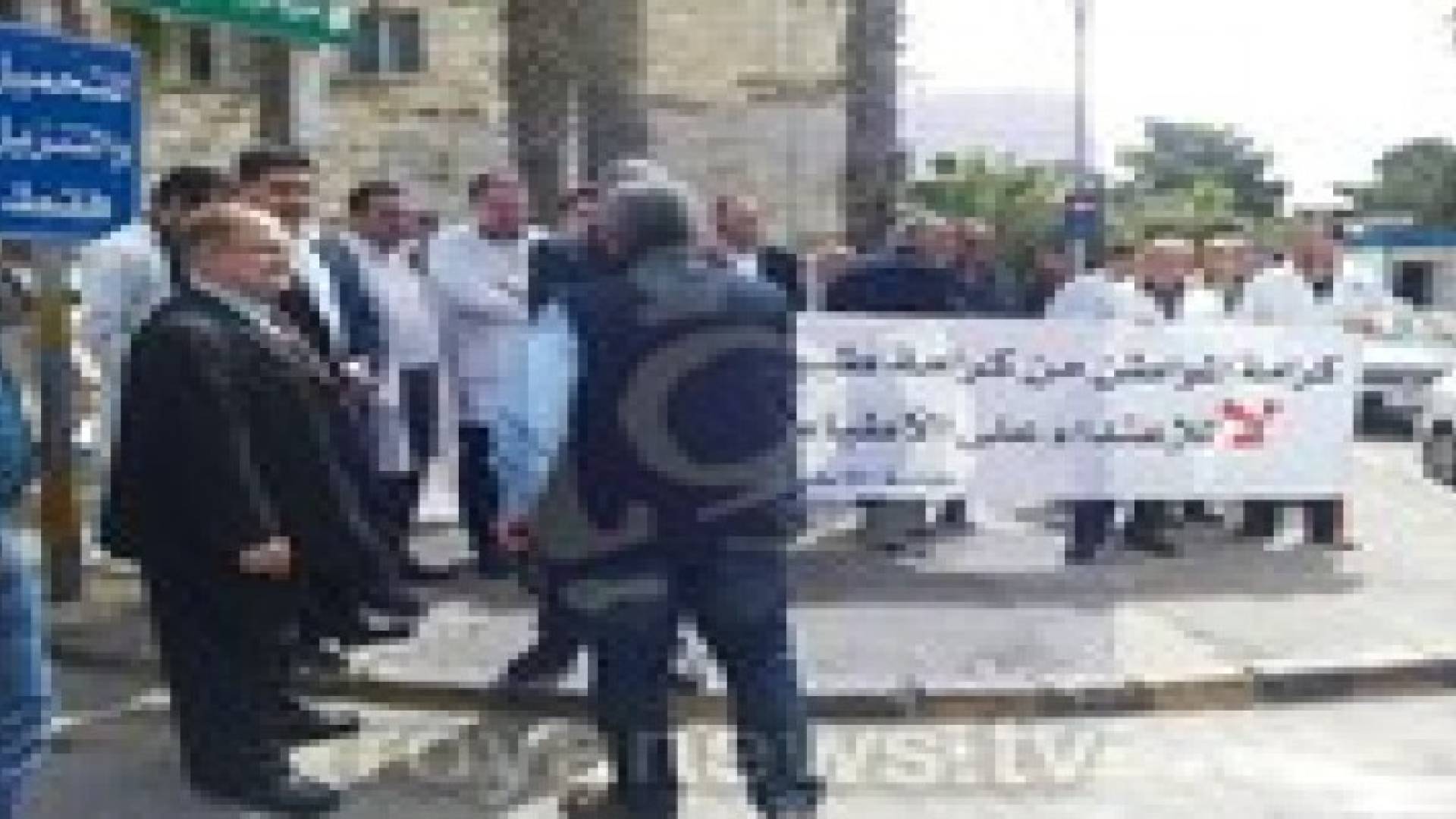 الاطباء يتوقفون عن العمل ويعتصمون في "البشير"