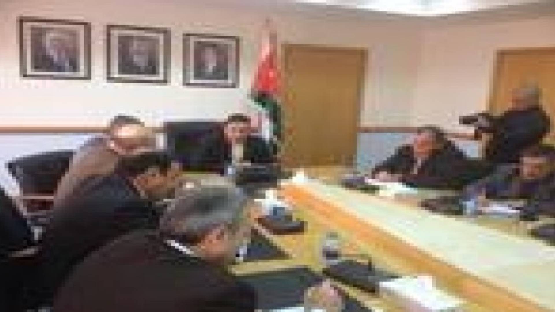 الطراونة يجتمع مع رؤساء الكتل النيابية