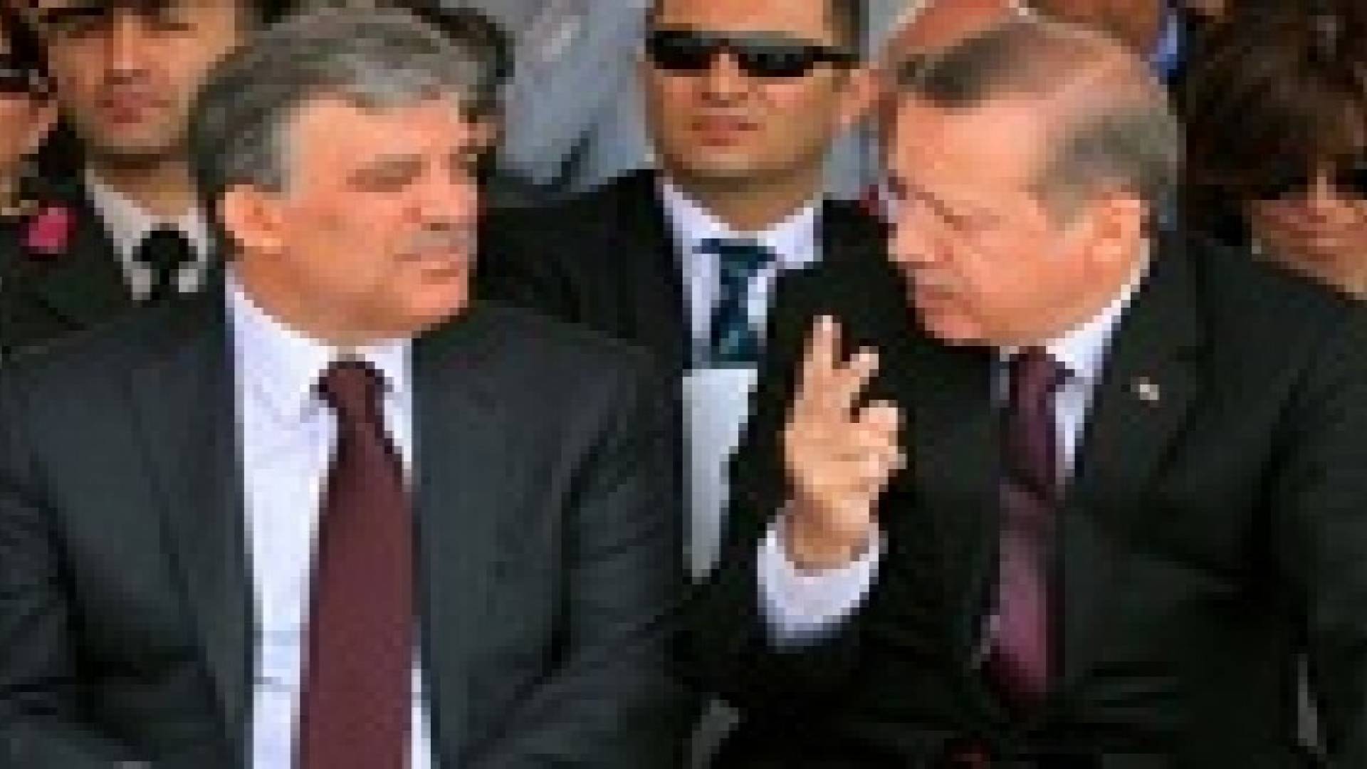 الرئيس التركي عبدالله غول ينتقد قرار أردوغان حجب تويتر