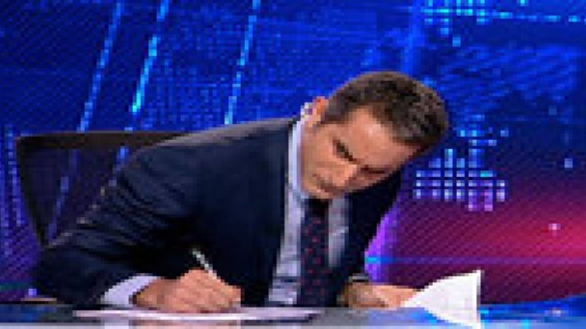 باسم يوسف يعلن توقفه عن الكتابة