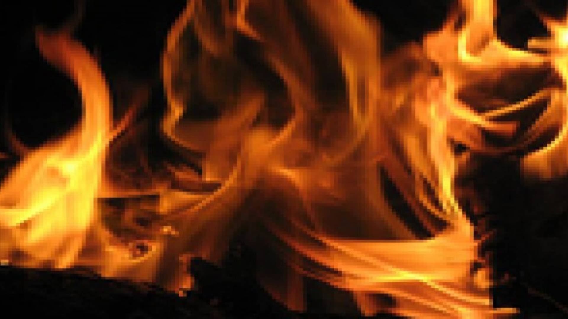 حريق في احد المجمعات التجارية بأربد