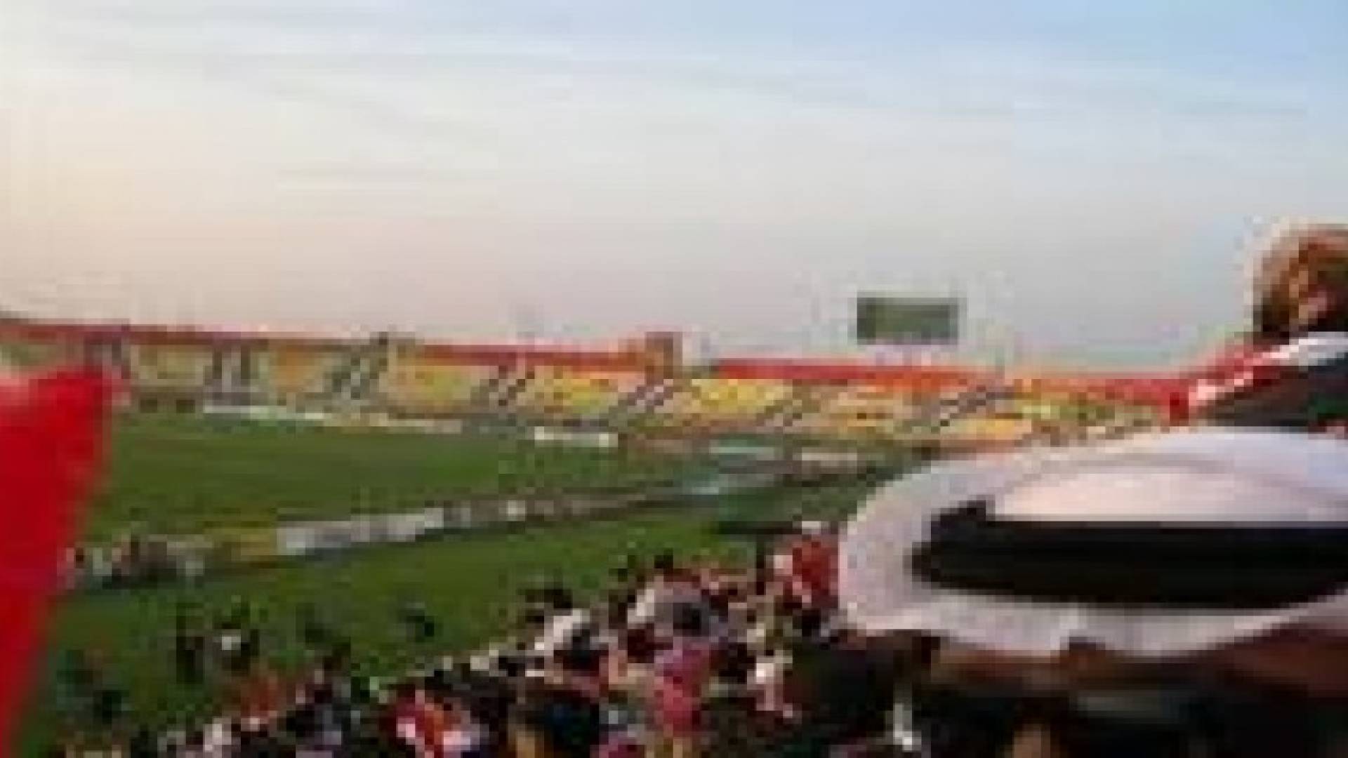 فادي زريقات لرؤيا : تم حظر دخول اليافطات والشعارات المسيئة الى المدرجات