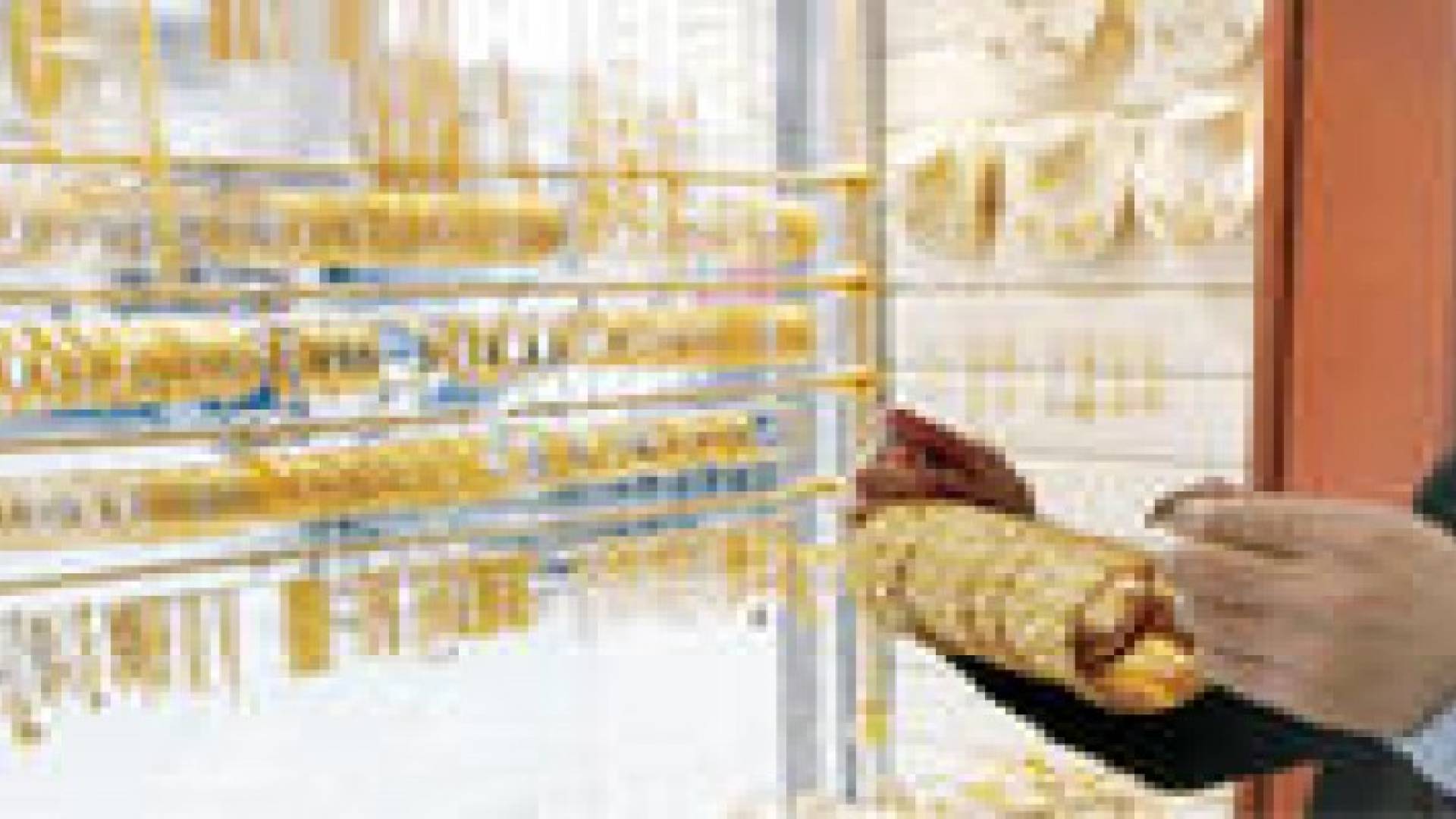 سعر غرام الذهب ينخفض دينارا