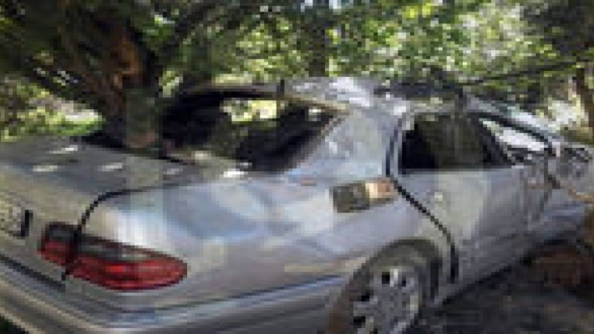 اصابة 4 اشخاص من عائلة واحدة إثر تدهور مركبتهم