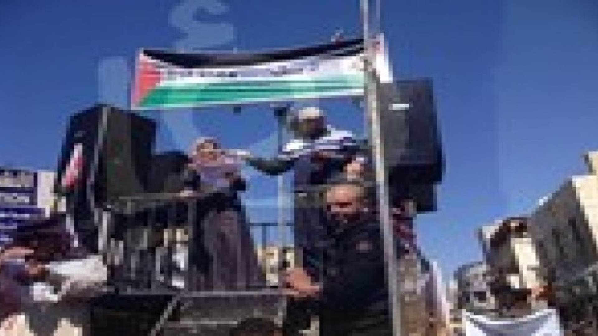 قوات الأمن والدرك تمنع مسيرة الحسيني من التحرك باتجاه المدرج الروماني..صور