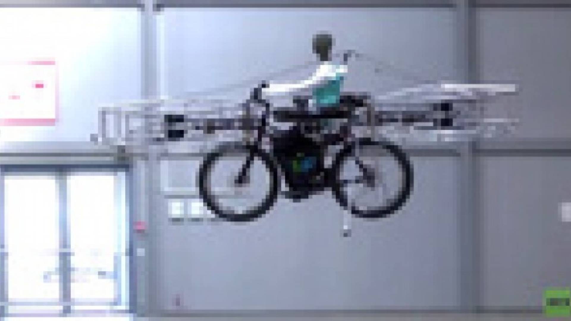 دراجة هوائية طائرة تؤمن التحليق (فيديو)