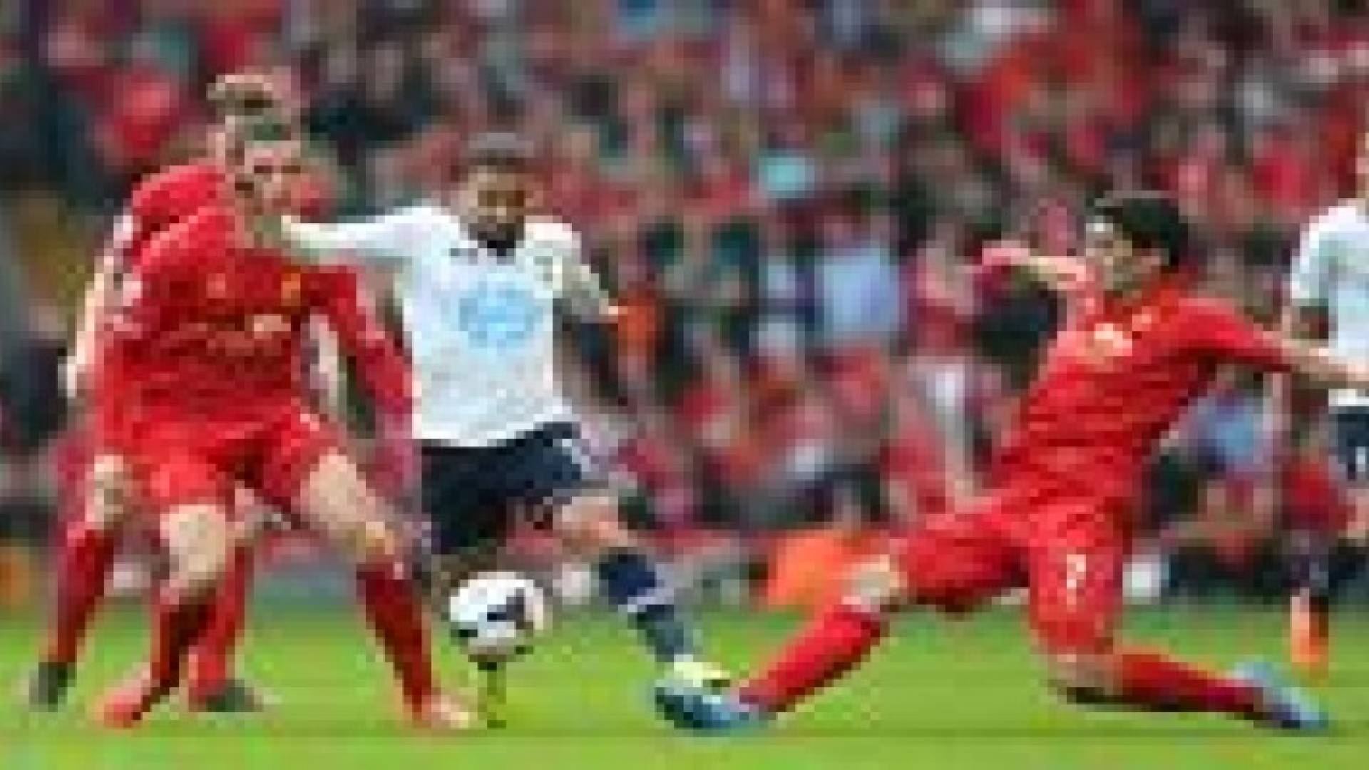 ليفربول يقسو على توتنهام و يتصدر الدوري الانجليزي .