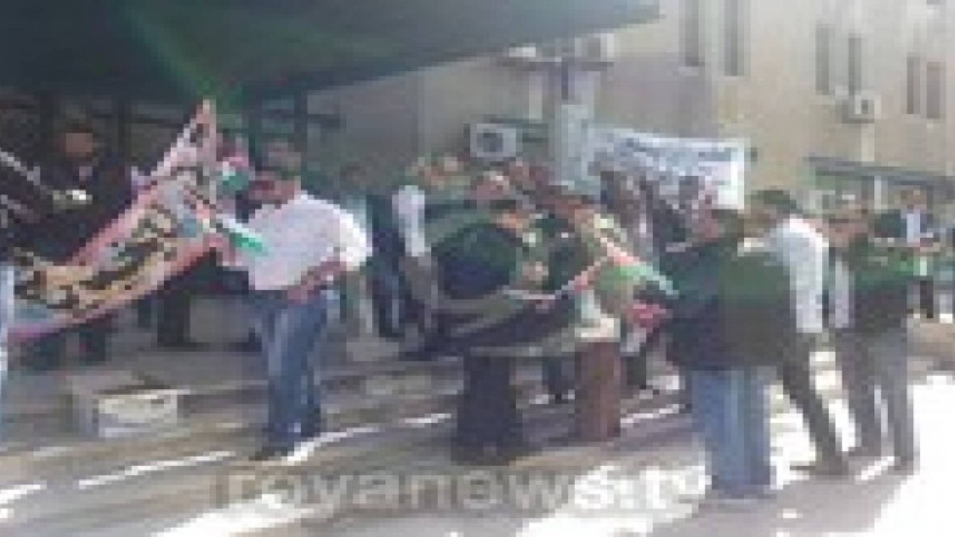 أصحاب معارض السيارات يعتصمون أمام "الأمانة"