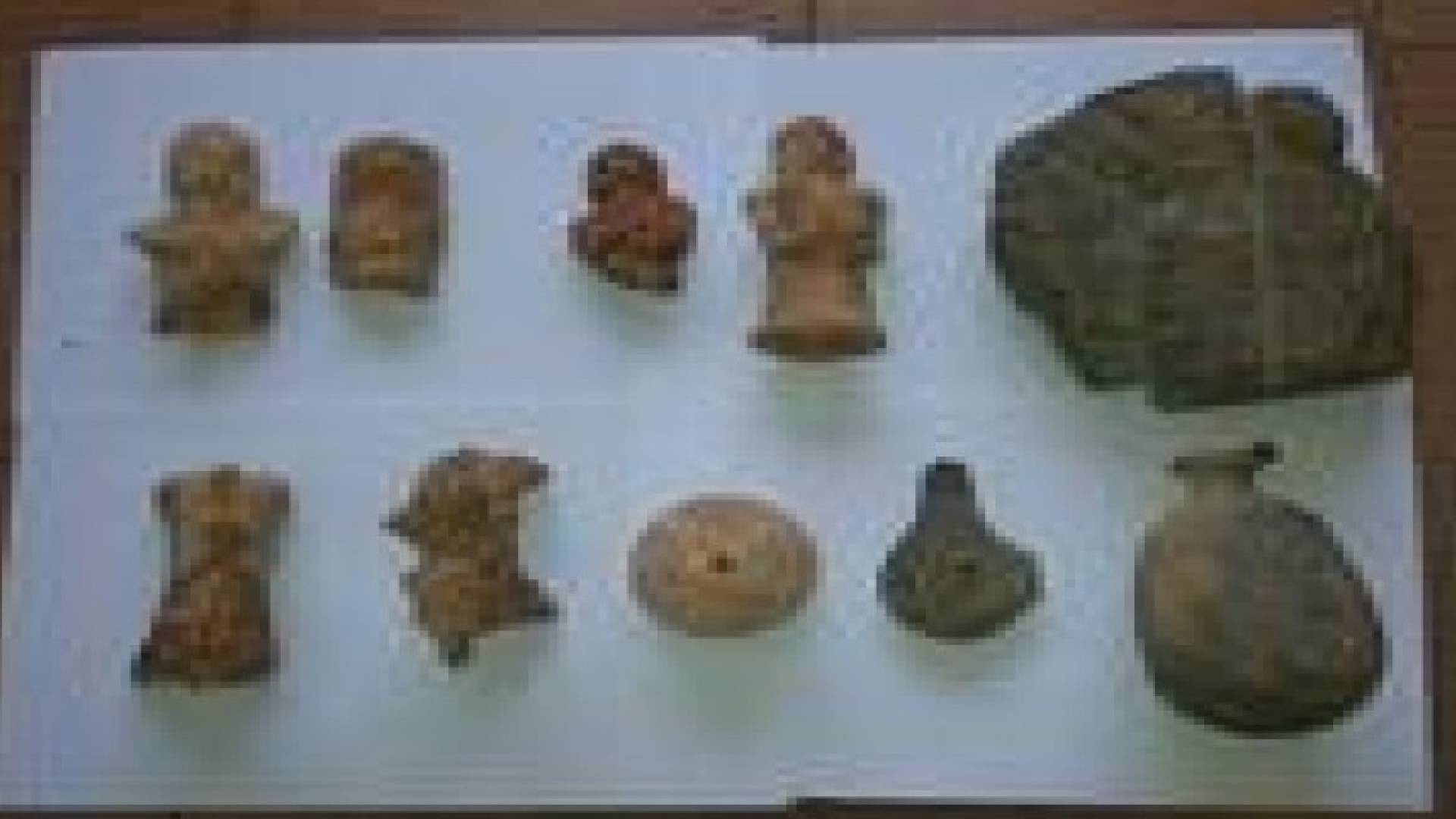 الامن الوقائي يلقي القبض على 3 اشخاص بحوزتهم قطع اثرية