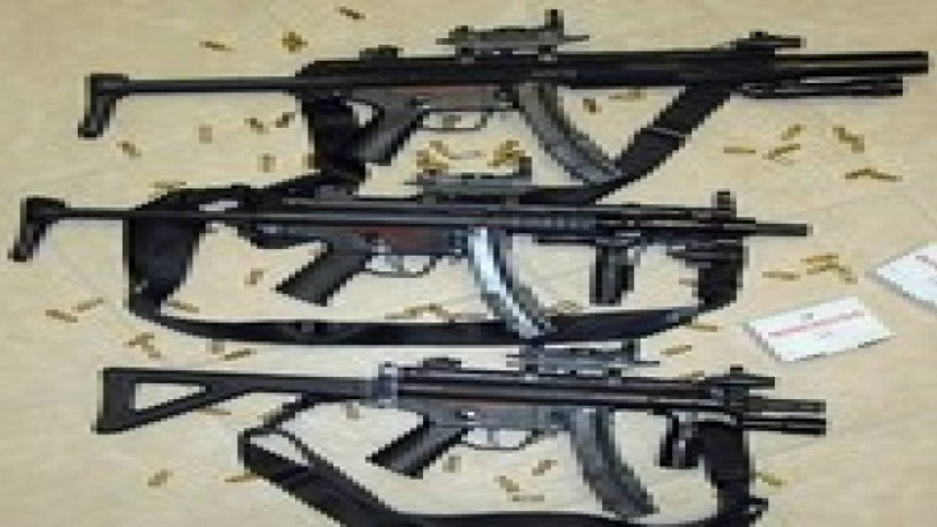 ضبط 60 قطعة سلاح وثلاثة الاف حبة مخدرة في مداهمة بالمفرق