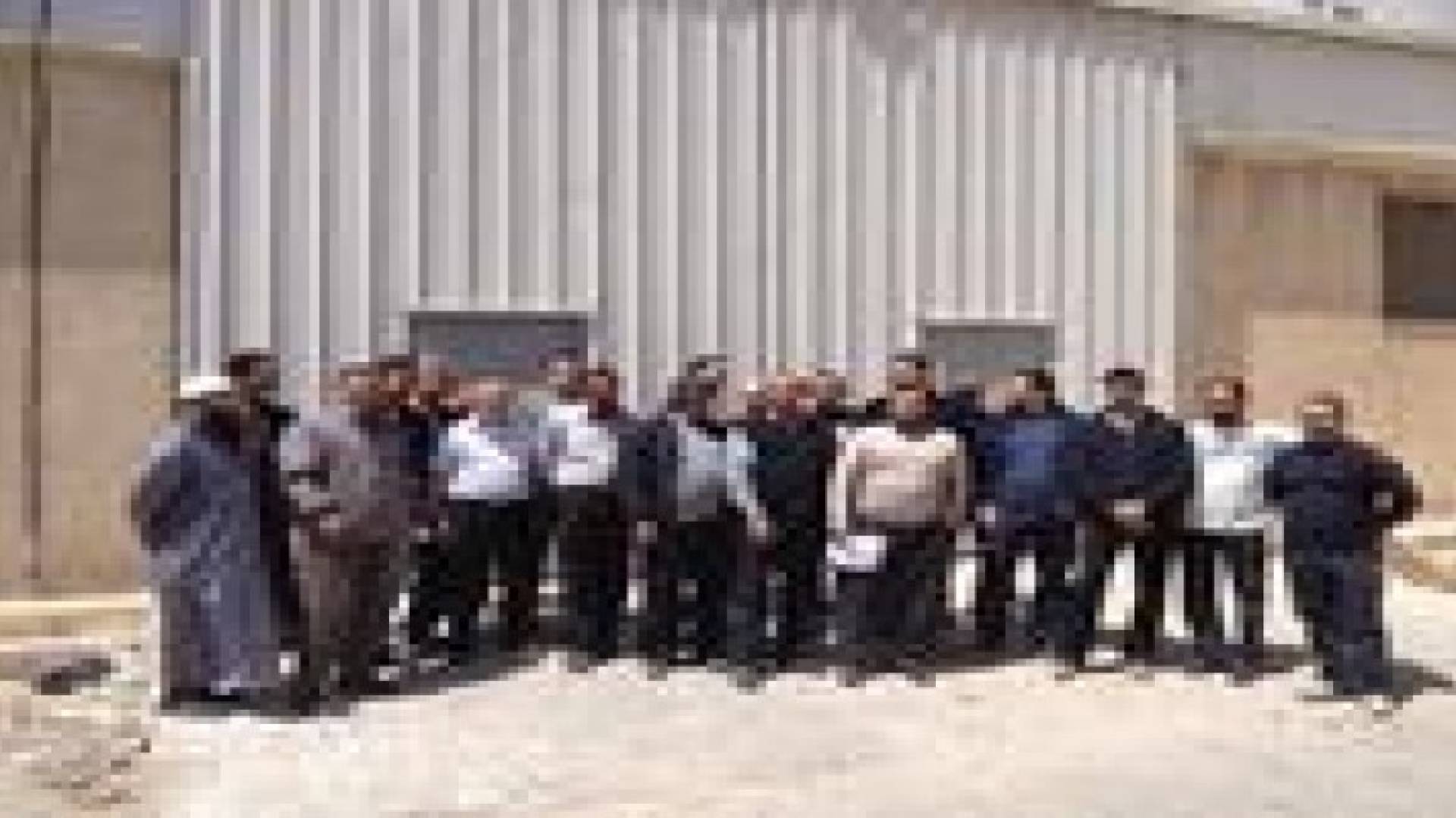 العاملون في مستودعات الكتب في "التربية" يبدأون اضرابا عن العمل