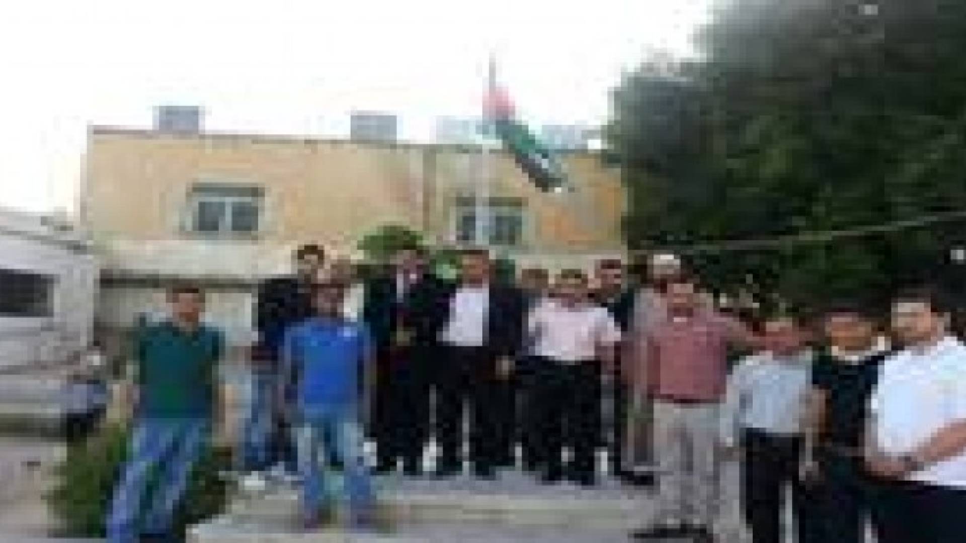 معلمو الاغوار الشمالية يعتصمون احتجاجا على ضرب زميلهم