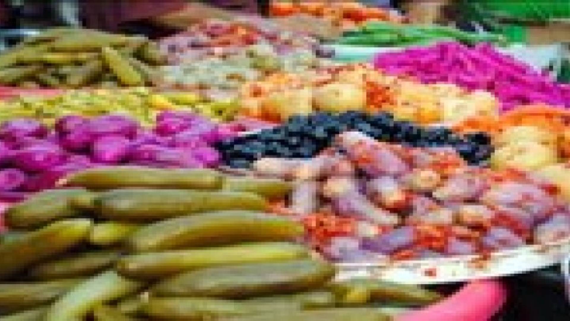 ضبط 30 طن من المواد المخللة الغير صالحة للاستعمال في اربد