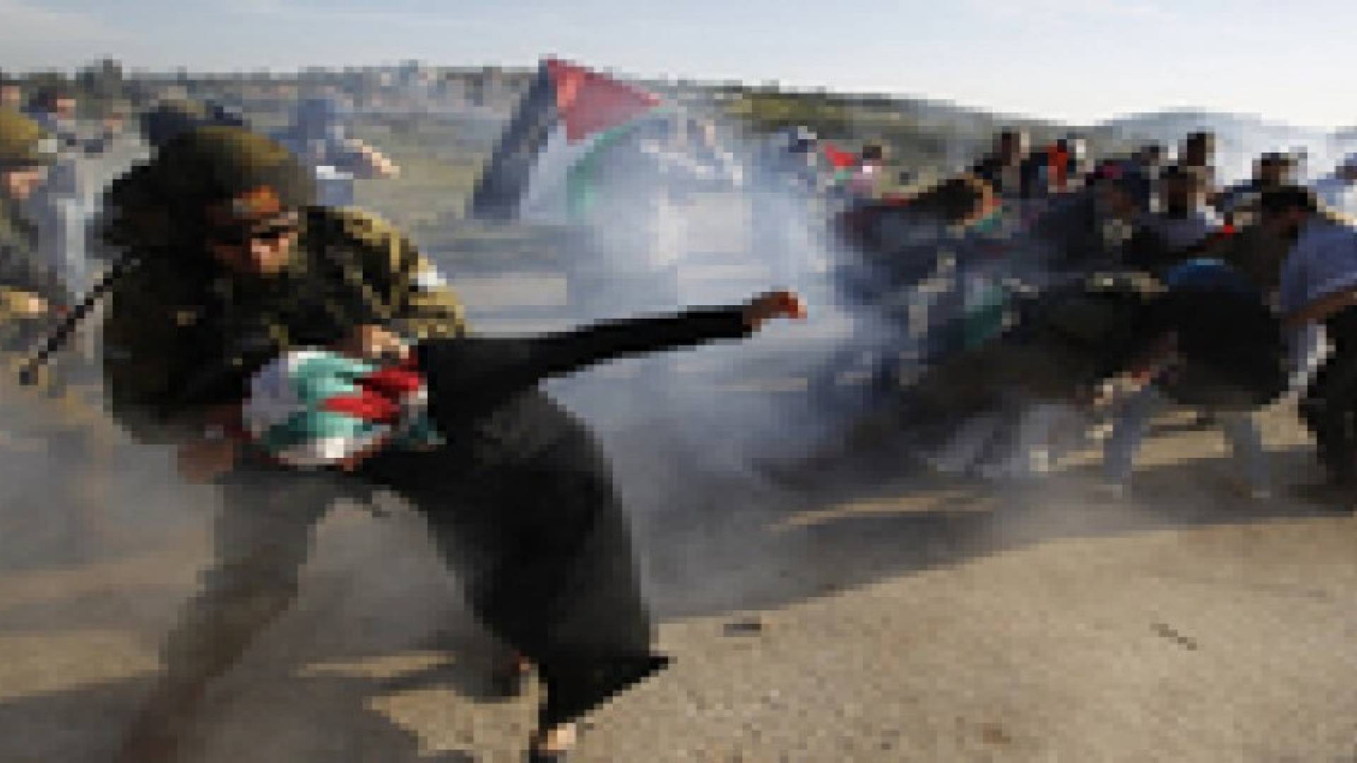 استشهاد فلسطينية اثر استنشاقها للغاز المسيل للدموع