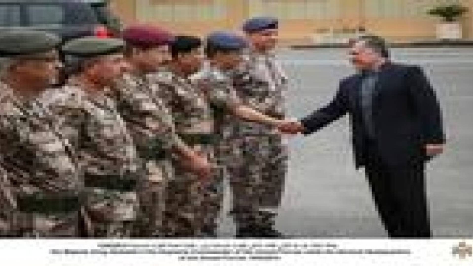 الملك يزور القيادة العامة للقوات المسلحة - صور