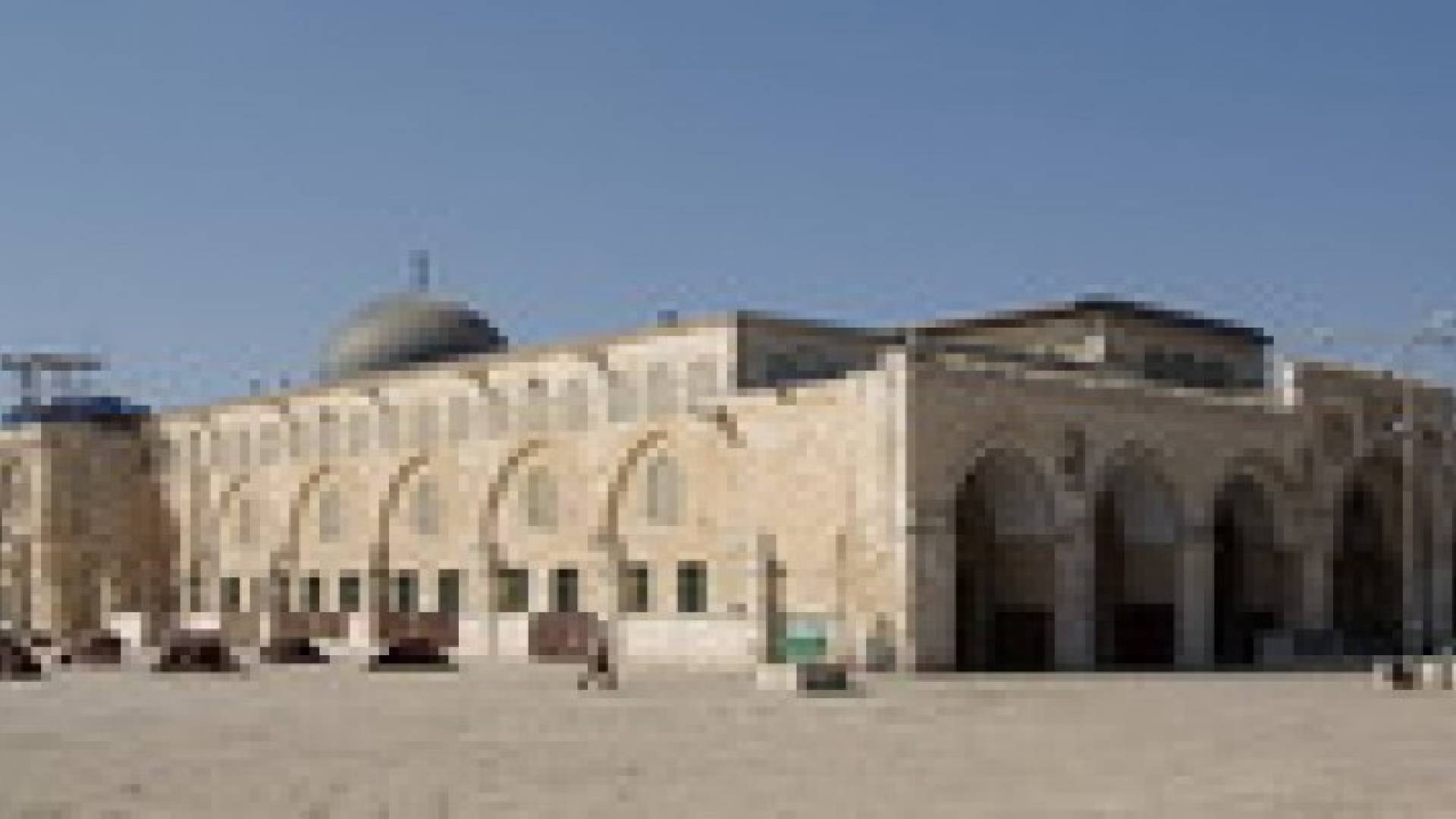 ابواب الاقصى مفتوحة امام المصلين