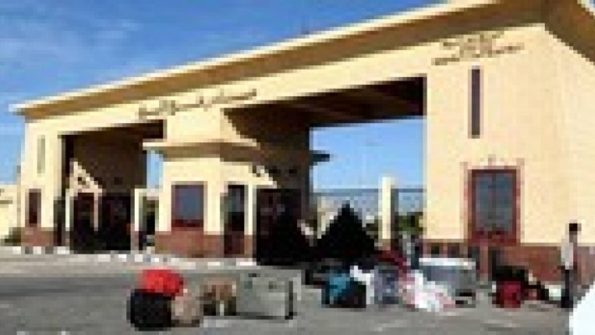 اعادة فتح معبر رفح الحدودي بين قطاع غزة ومصر