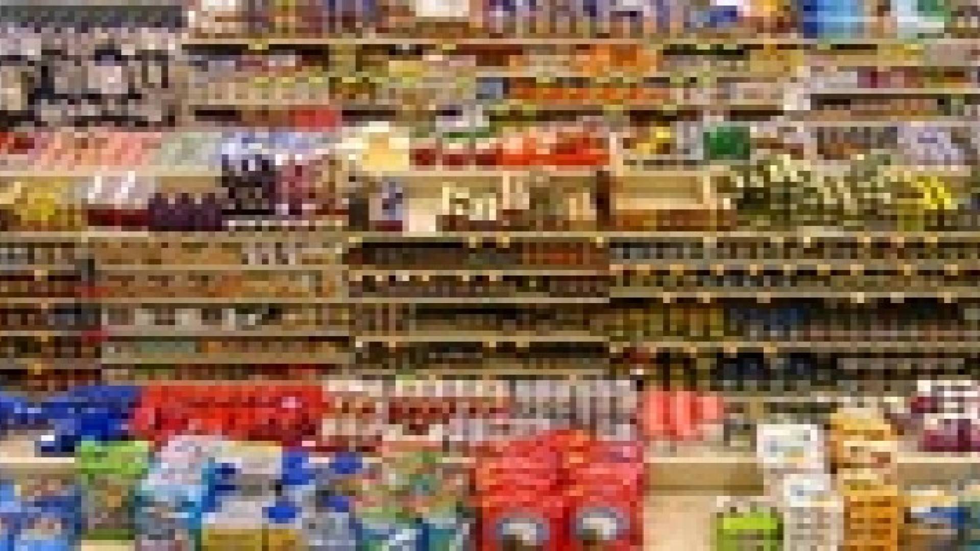 " تجار المواد الغذائية" تطالب باعادة النظر بفرض رسوم بدل خدمات على السلع