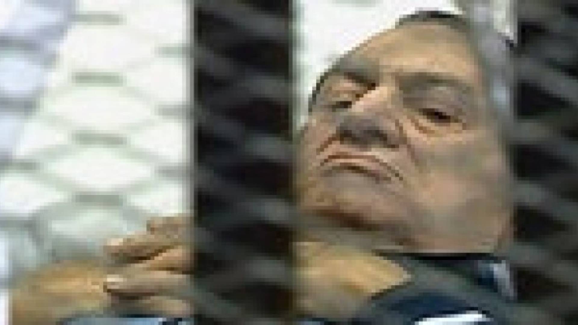 إسعاف مبارك إثر حالة إعياء خلال محاكمته