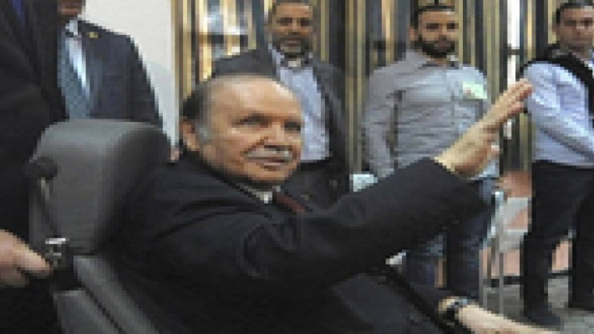 بوتفليقة يؤدي اليمين الدستورية لولاية رابعة