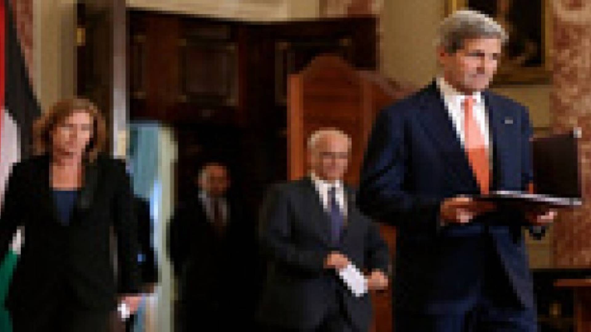 كيري: إسرائيل قد تصبح دولة فصل عنصري